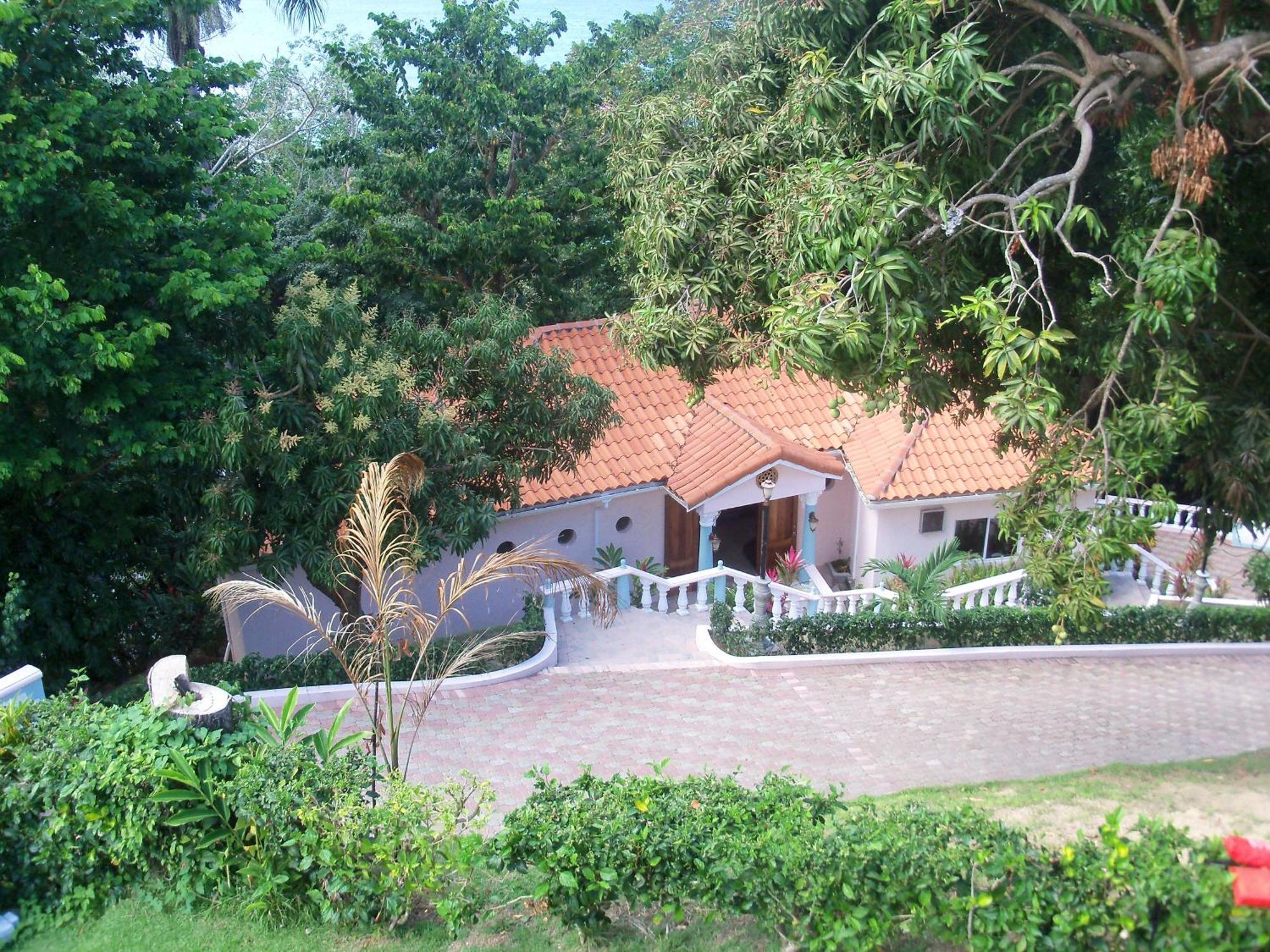 Tropical Lagoon Resort 포트안토니오 외부 사진